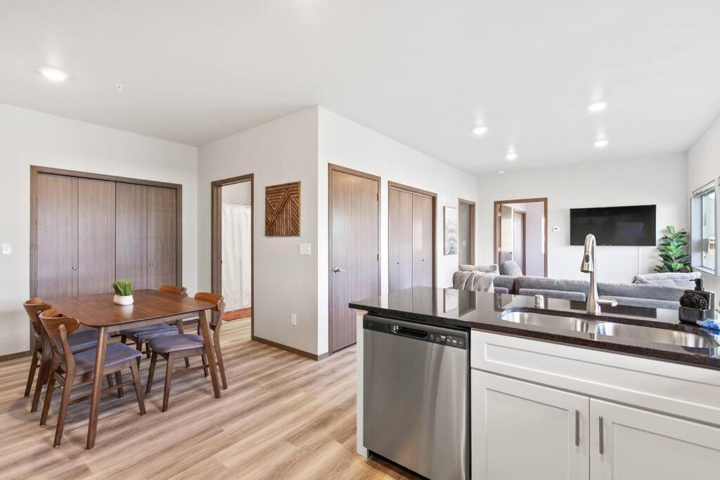 Appartamento Brand New 2 Bd 2 Bth Near Dt And Perry District Spokane Esterno foto