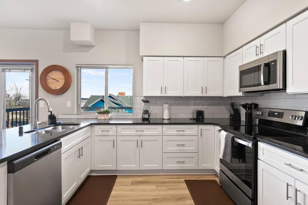 Appartamento Brand New 2 Bd 2 Bth Near Dt And Perry District Spokane Esterno foto