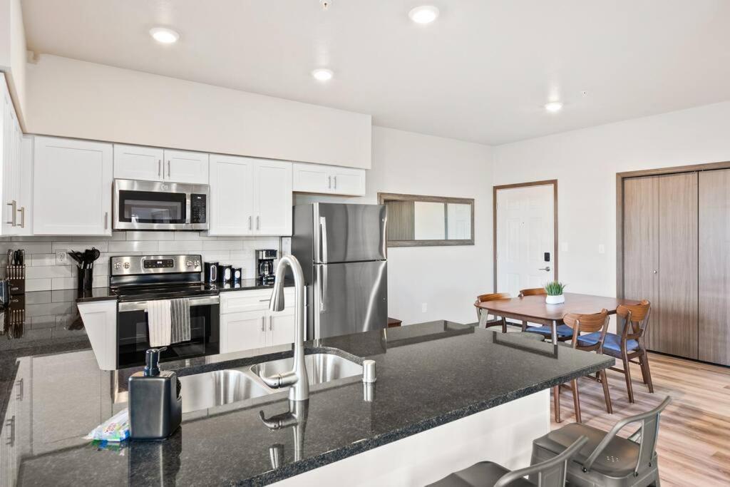 Appartamento Brand New 2 Bd 2 Bth Near Dt And Perry District Spokane Esterno foto